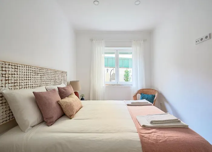 Belém Light Filled Apt With Patio, By TimeCooler