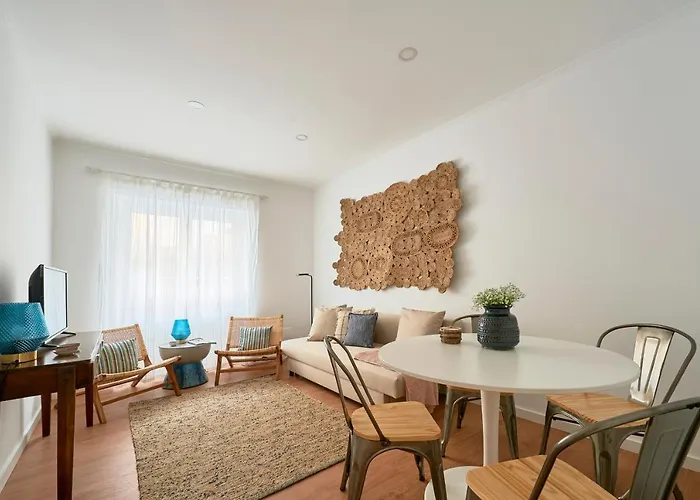 Belem Light Filled Apt With Patio, By Timecooler